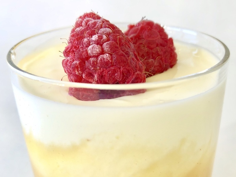 Yogur ecológico con compota de manzana asturiana y frambuesas bio