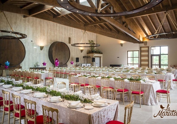 Restaurante y salón montado para bodas en Sariego 